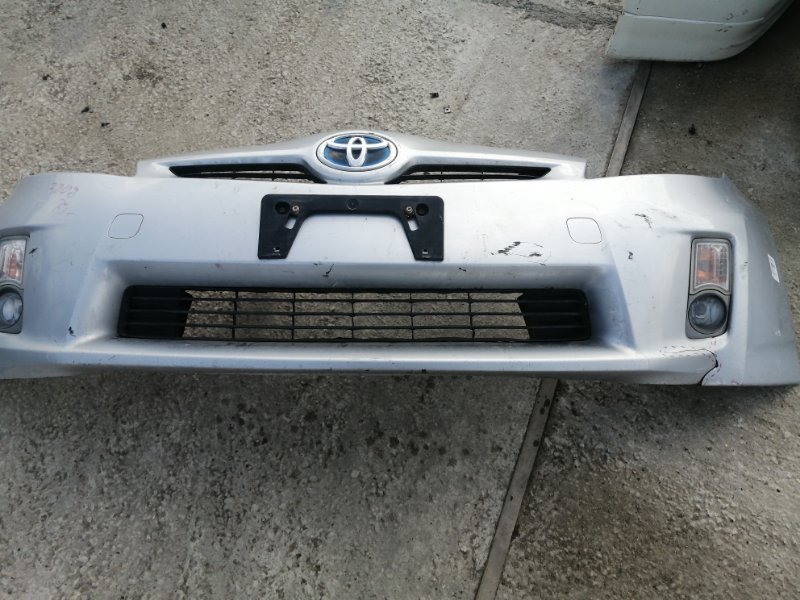 Бампер Toyota Prius ZVW30 передний (б/у)