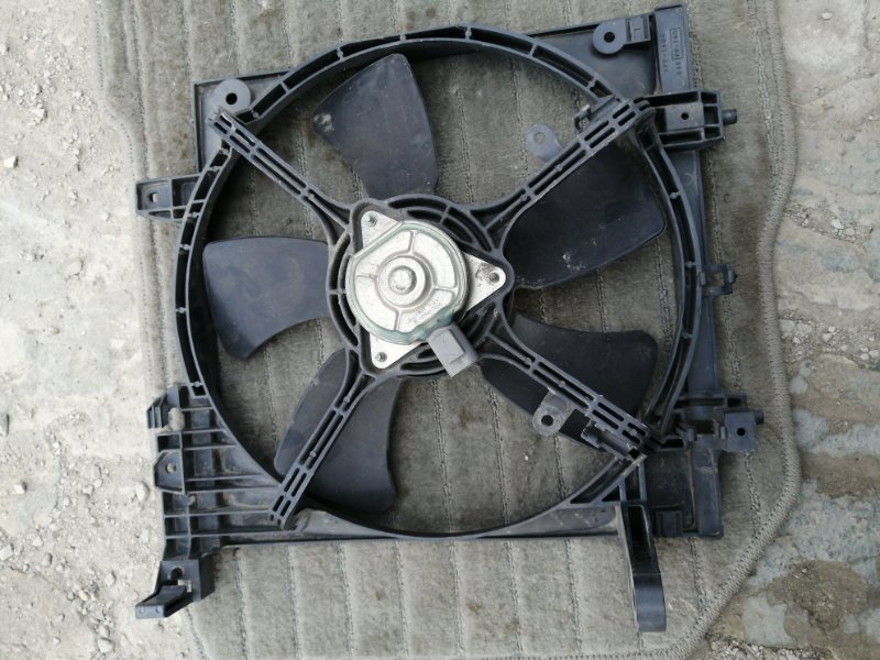 Диффузор радиатора Subaru Impreza GG2 2004 правый (б/у)