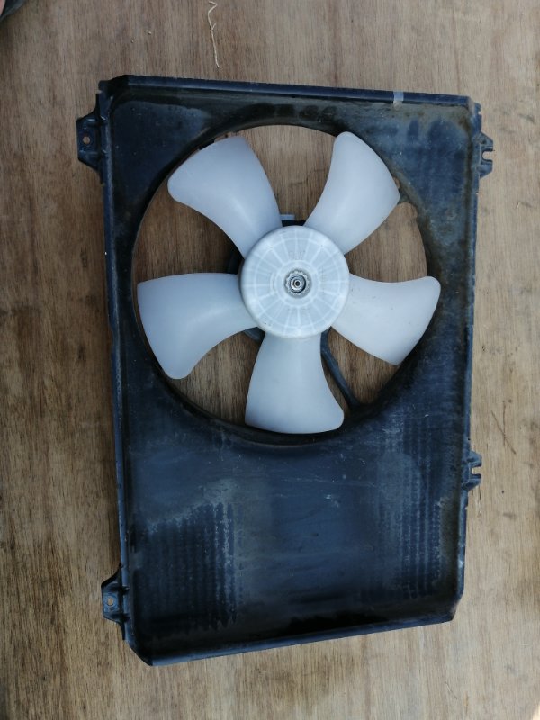 Диффузор радиатора Suzuki Swift ZC11S 2006 (б/у)