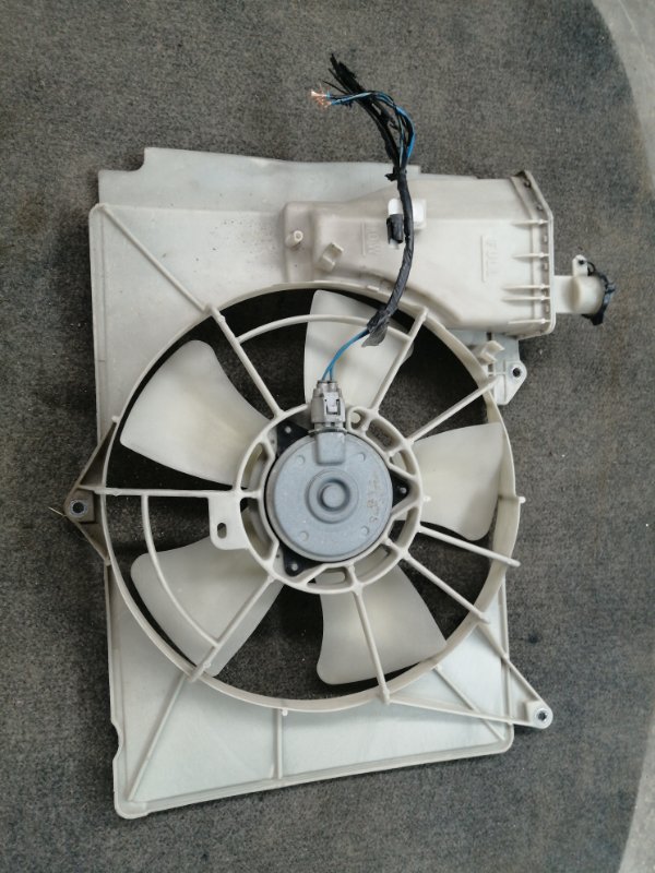 Диффузор радиатора Toyota Funcargo NCP20 1NZ правый (б/у)