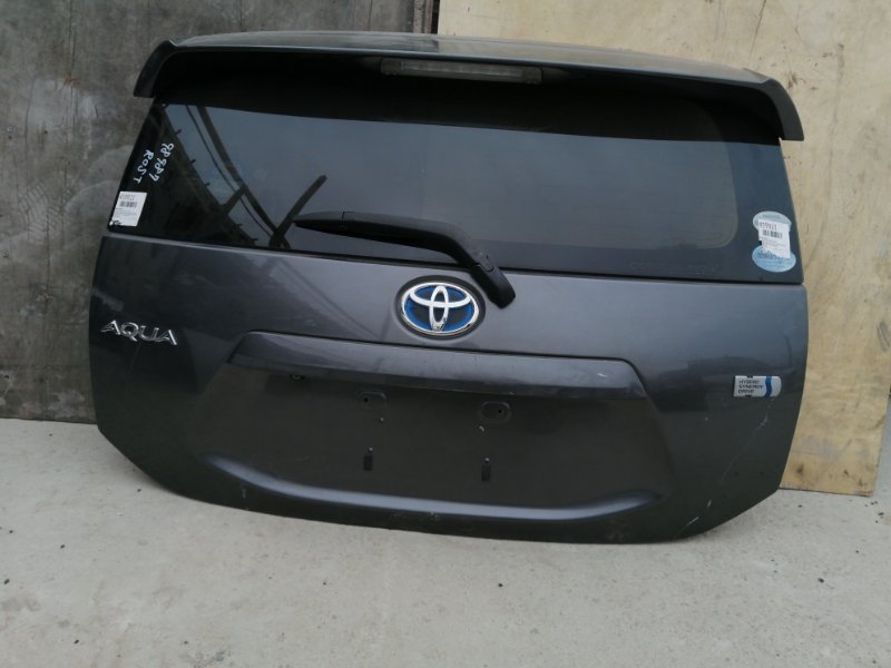 Дверь багажника Toyota Aqua NHP10 (б/у)