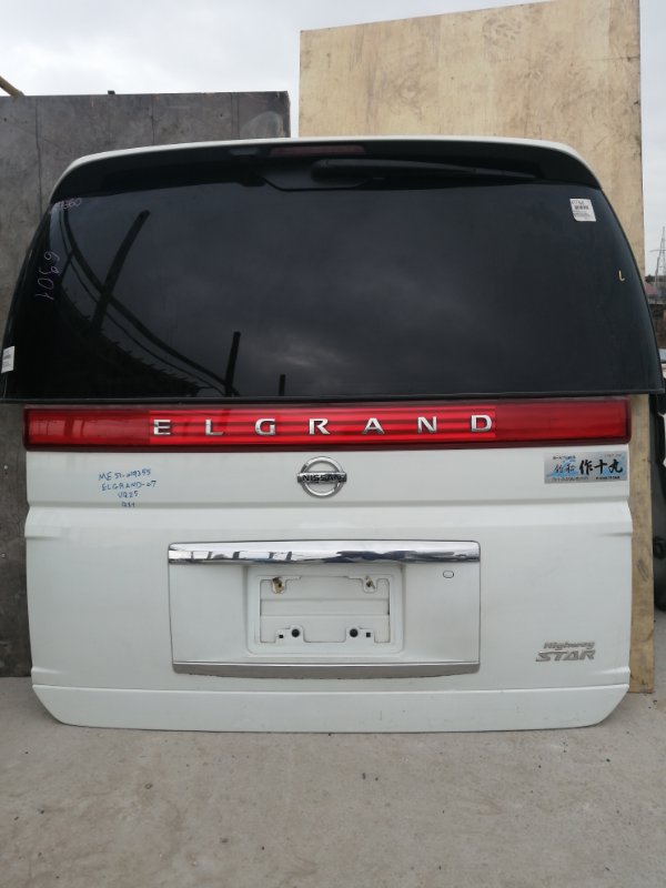 Дверь багажника Nissan Elgrand E51 (б/у)