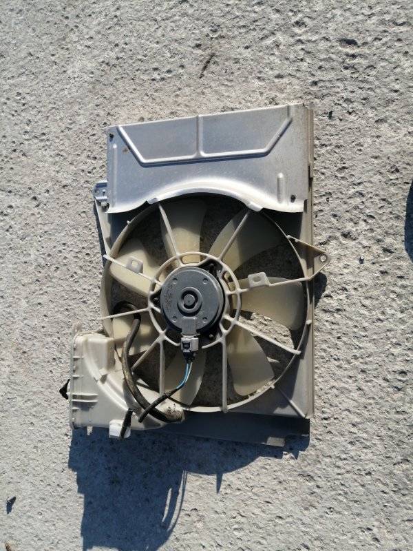 Диффузор радиатора Toyota Vitz SCP10 1SZ-FE (б/у)