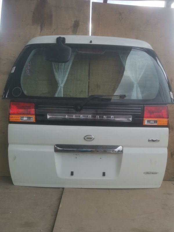 Дверь багажника Nissan Elgrand E50 (б/у)