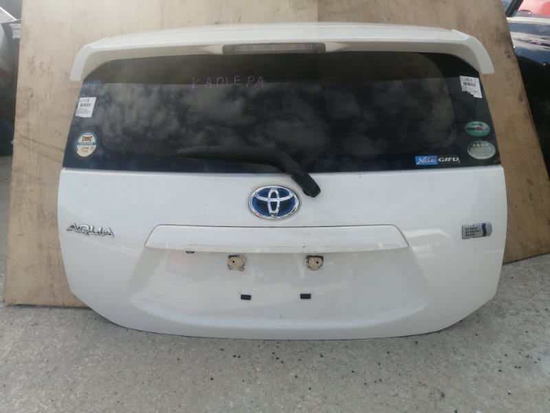 Дверь багажника Toyota Aqua NHP10 (б/у)