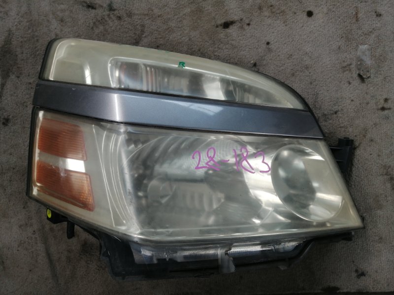 Фара Toyota Voxy AZR60 передняя правая (б/у)