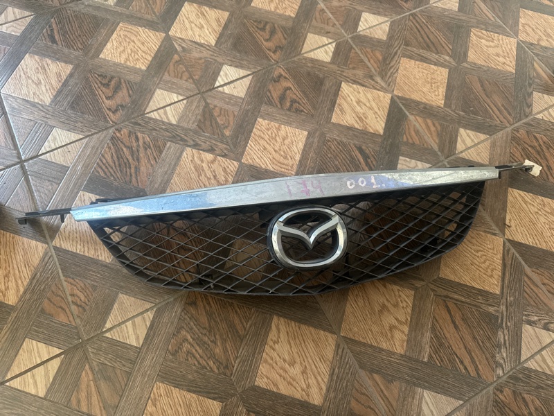 Решетка радиатора Mazda PREMACY CP8W (б/у)