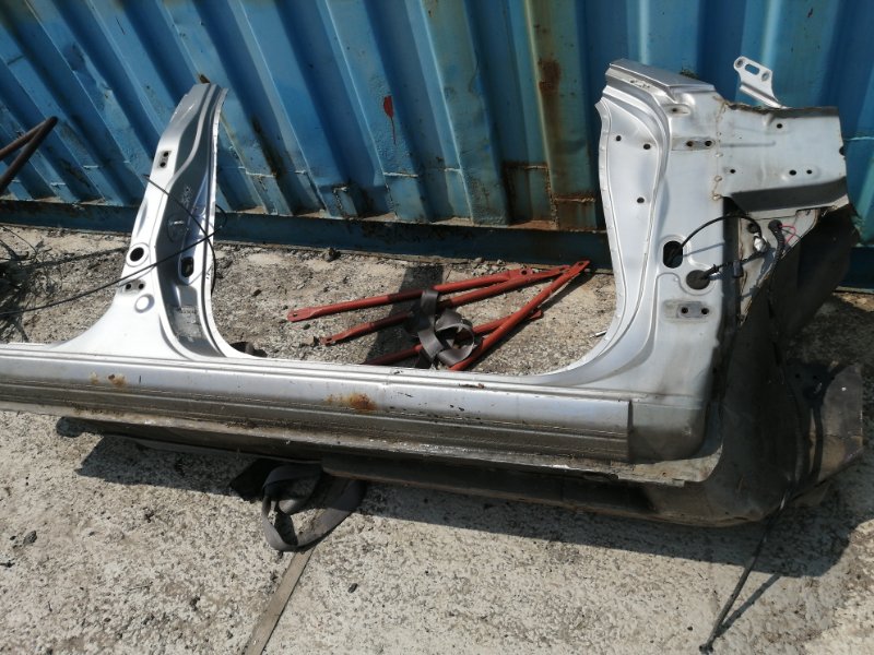 Порог железный HONDA CIVIC ES1 правый (б/у)
