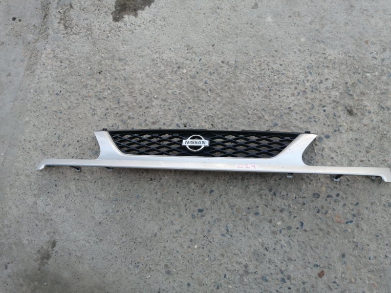 Решетка радиатора NISSAN SERENA C24 (б/у)