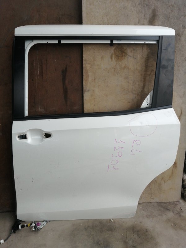 Дверь Toyota Voxy ZRR80 задняя левая (б/у)