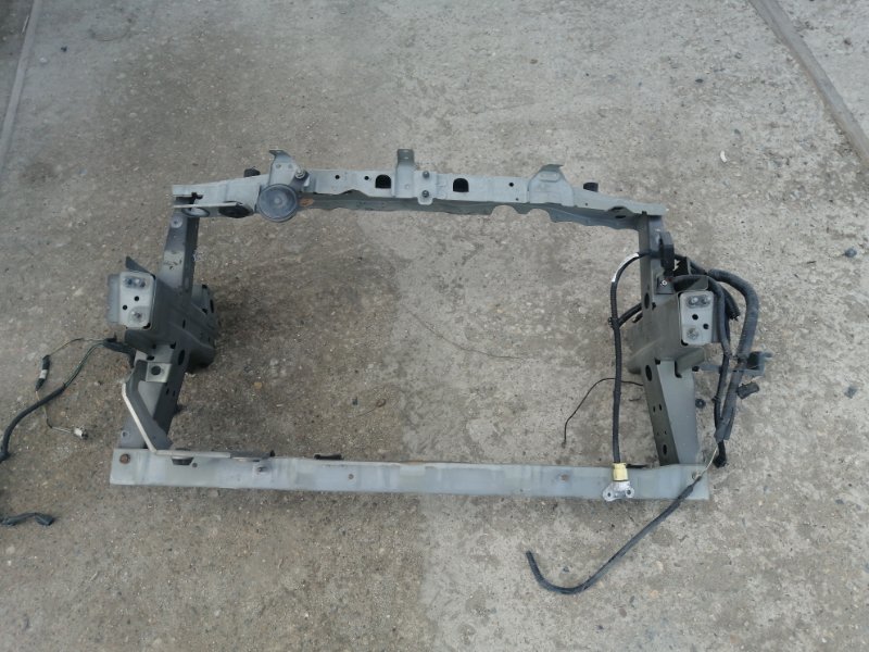 Рамка радиатора NISSAN Note E12 HR12DDR (б/у)