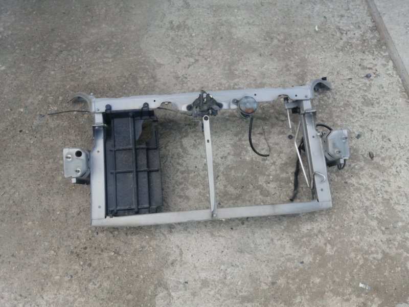 Рамка радиатора Toyota vitz NCP10 (б/у)