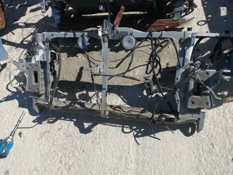 Рамка радиатора Toyota AVENSIS AZT250 1AZ (б/у)