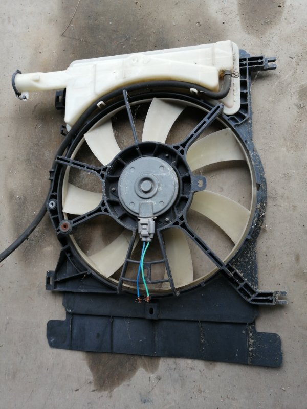 Диффузор радиатора Toyota vitz KSP90 (б/у)