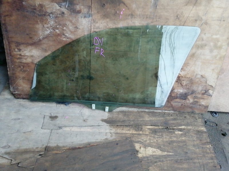 Стекло Mazda Demio DY переднее правое (б/у)