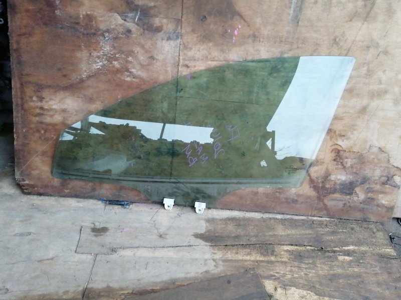 Стекло MAZDA 3 BM переднее левое (б/у)