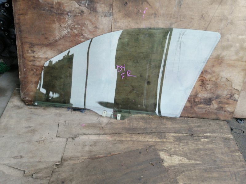 Стекло Mazda Demio DY переднее правое (б/у)
