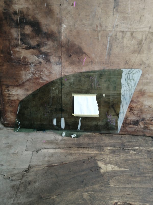 Стекло Mazda Demio DY переднее правое (б/у)