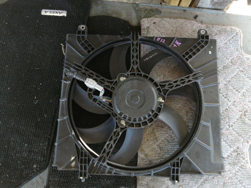 Диффузор радиатора NISSAN Note E12 HR12DE (б/у)