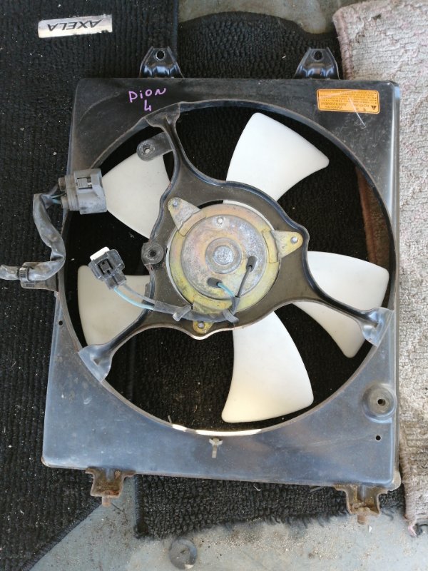 Диффузор радиатора MITSUBISHI Dion CR6W левый (б/у)