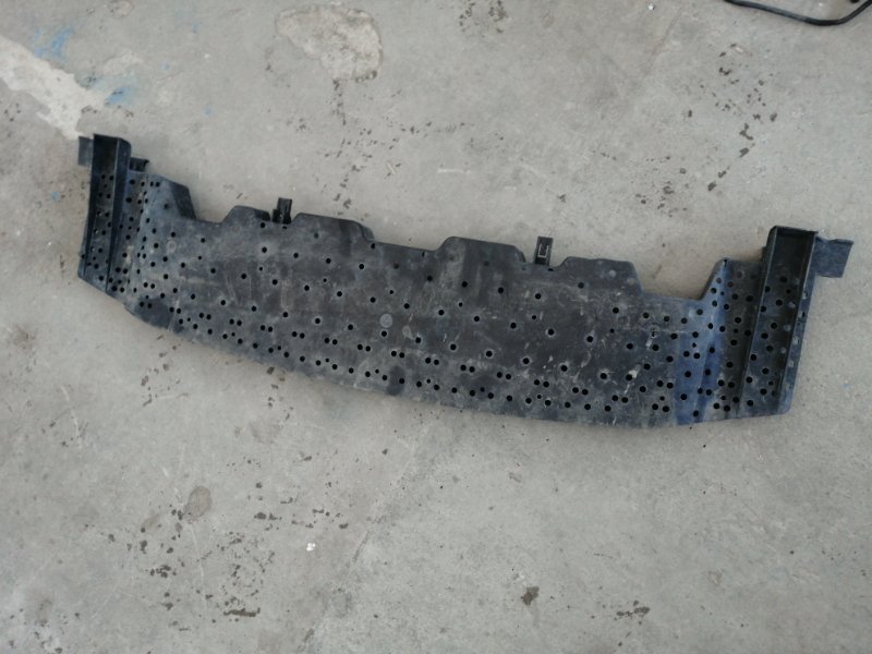 Пыльник бампера NISSAN SERENA C26 передний (б/у)