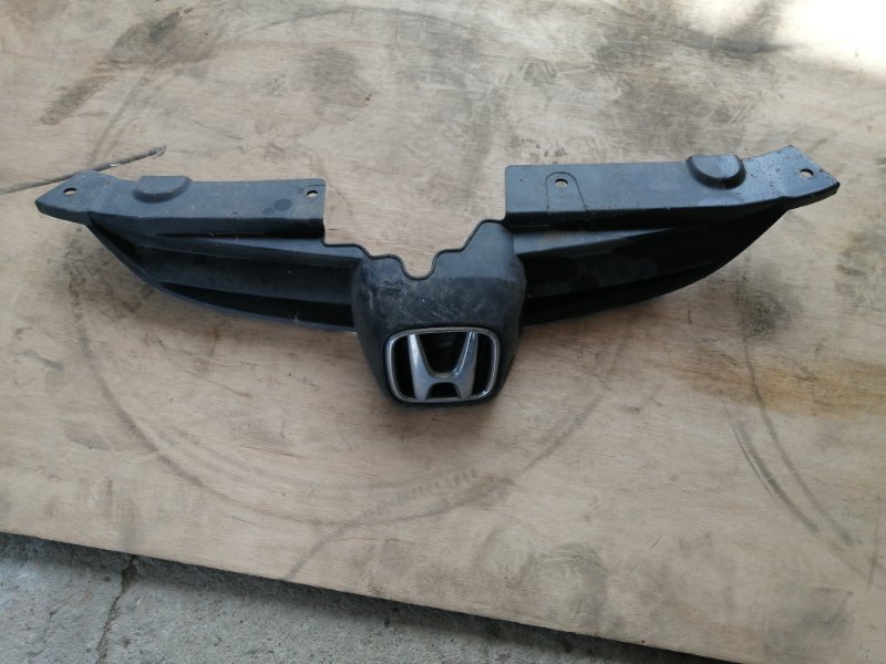 Решетка радиатора HONDA FIT ARIA GD6 (б/у)