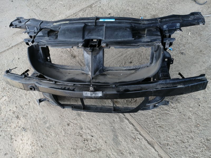 Рамка радиатора BMW 3-SERIES E90 (б/у)