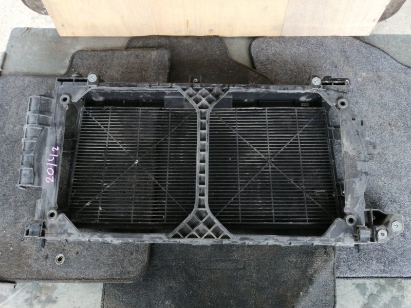 Рамка радиатора NISSAN LEAF AZE0 (б/у)