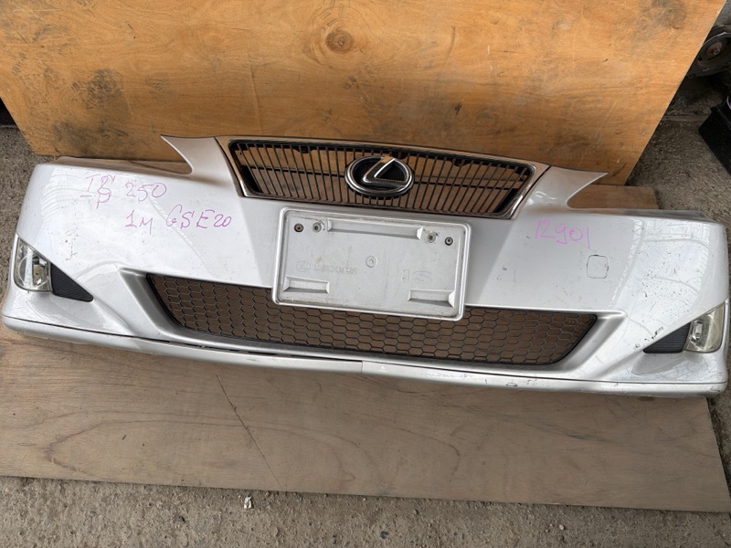Бампер LEXUS IS250 GSE20 передний (б/у)