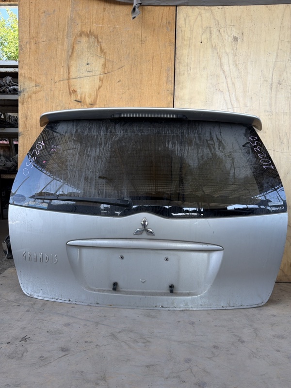 Дверь багажника Mitsubishi Grandis NA4W 2005 (б/у)