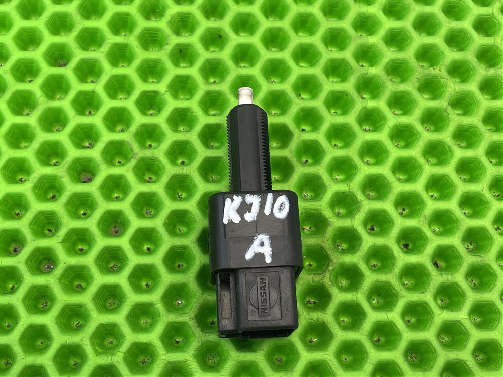 Концевик педали тормоза Dualis 2008 KJ10 MR20DE