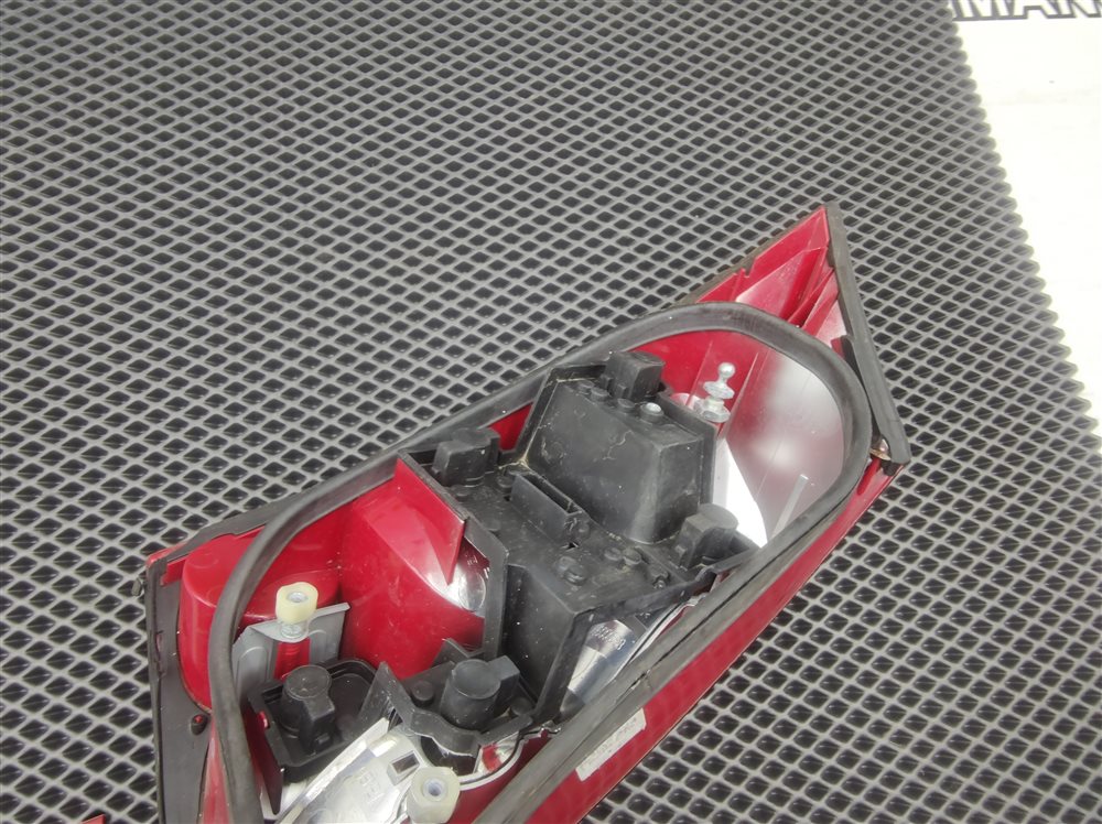 Стоп-сигнал задний левый TT 2005 8N 8