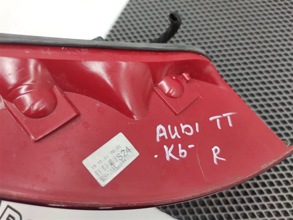 Стоп-сигнал задний правый TT 2005 8N 8 Стоп-сигнал задний правый TT 2005 8N 8