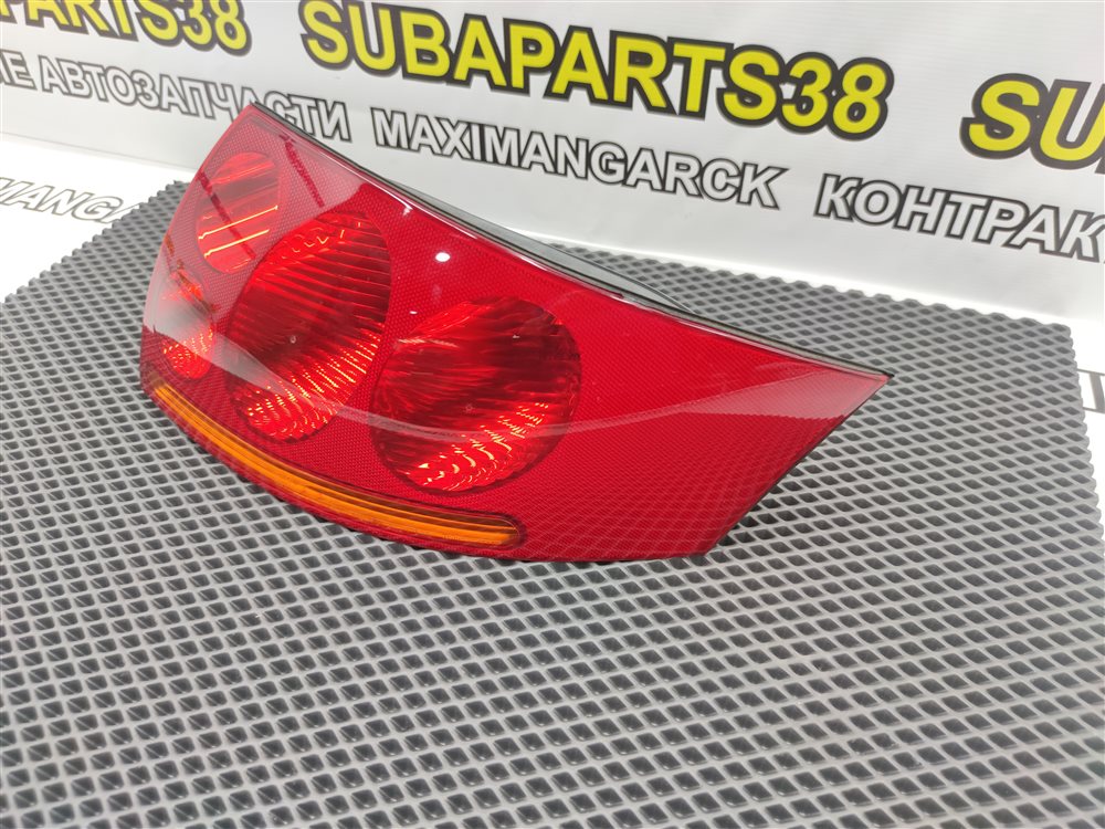 Стоп-сигнал задний правый TT 2005 8N 8 Стоп-сигнал задний правый TT 2005 8N 8