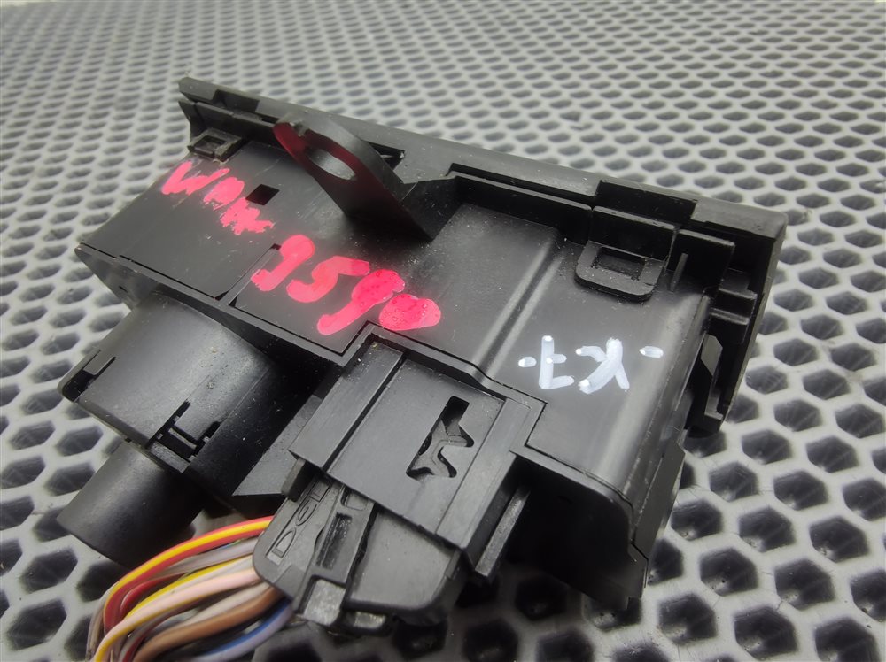 Кнопка E-CLASS 2008 211