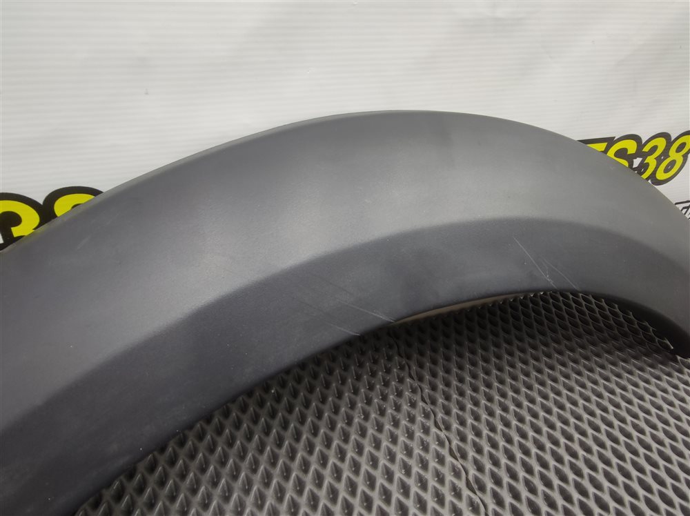 Накладка крыла задняя правая Land Rover Discovery L319 AJ41