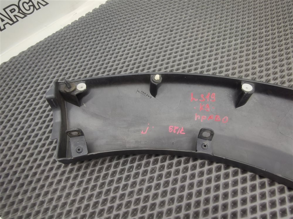 Накладка крыла задняя правая Discovery 2006 L319 AJ41