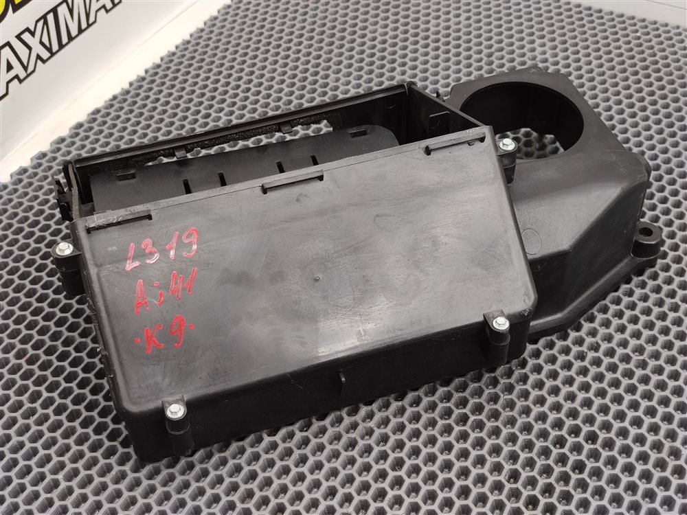 Корпус блока управления двигателем. Discovery 2006 L319 AJ41