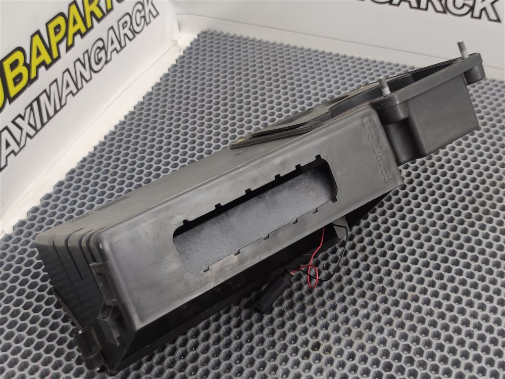 Корпус блока управления двигателем. Discovery 2006 L319 AJ41