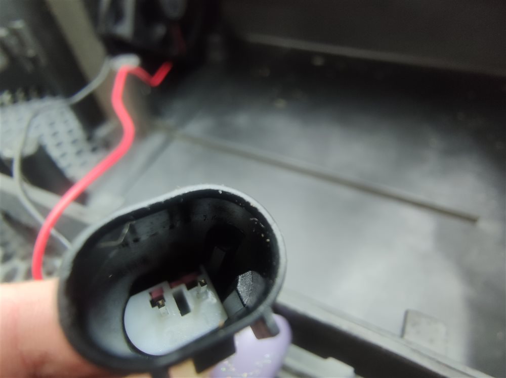 Корпус блока управления двигателем. Discovery 2006 L319 AJ41