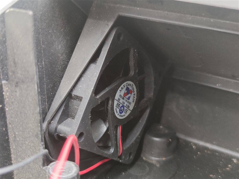 Корпус блока управления двигателем. Discovery 2006 L319 AJ41