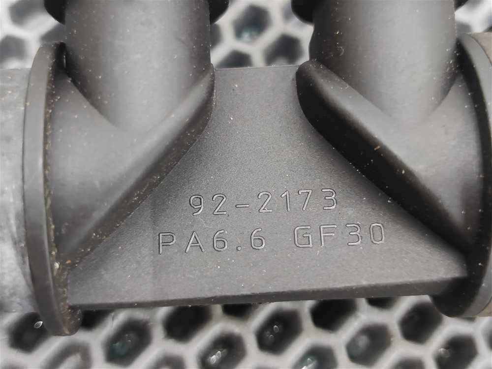 Патрубок радиатора Land Rover Discovery L319 AJ41