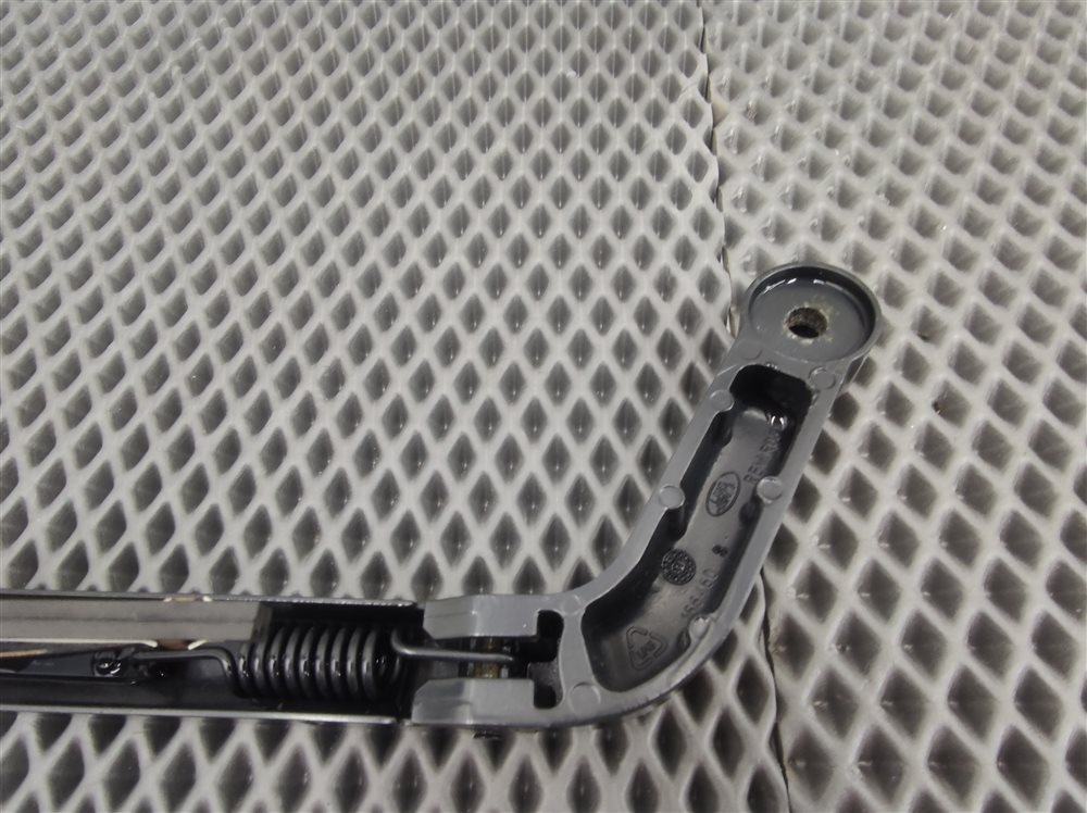 Поводок стеклоочистителя задний Discovery 2006 L319 AJ41