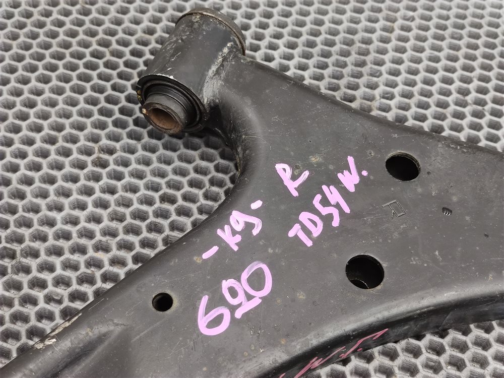 Рычаг передний правый Escudo 2005 TD54W J20A Рычаг передний правый Escudo 2005 TD54W J20A