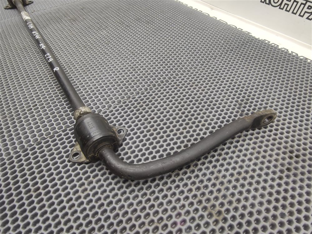 Стабилизатор задний Discovery 2006 L319 AJ41