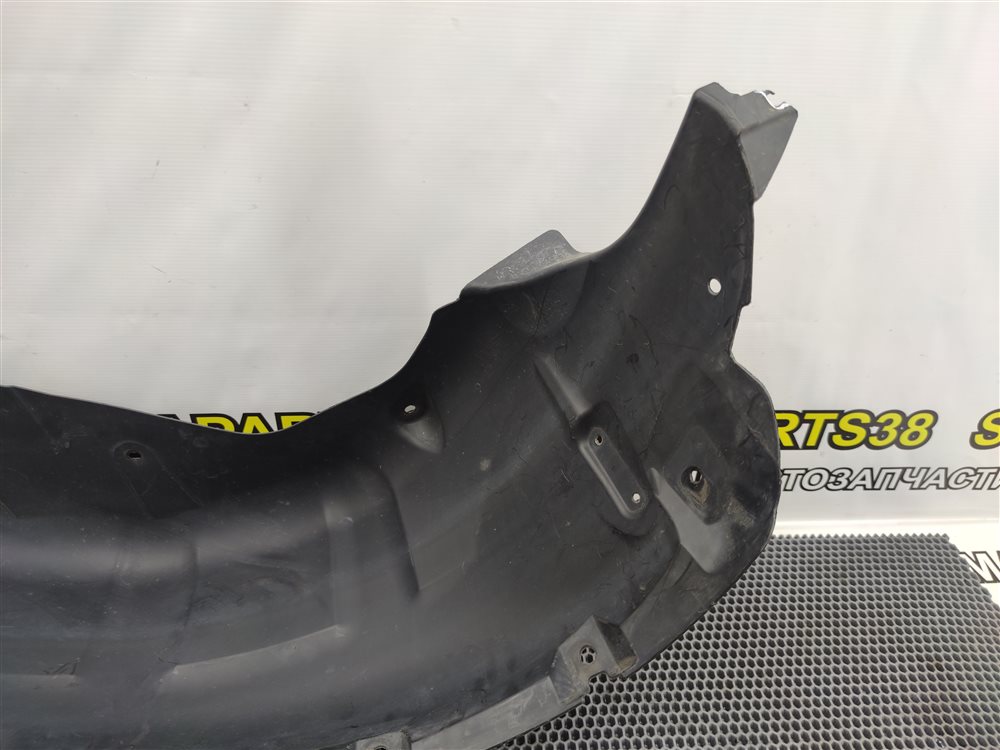 Подкрылок задний правый Discovery 2006 L319 AJ41