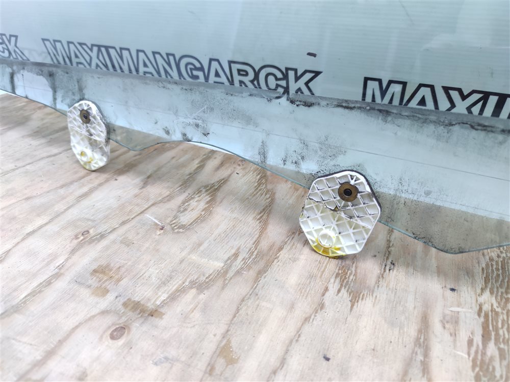 Стекло двери переднее левое Discovery 2006 L319 AJ41