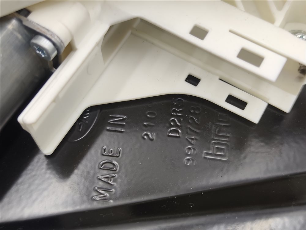 Стеклоподъемник задний левый Discovery 2006 L319 AJ41 Стеклоподъемник задний левый Discovery 2006 L319 AJ41