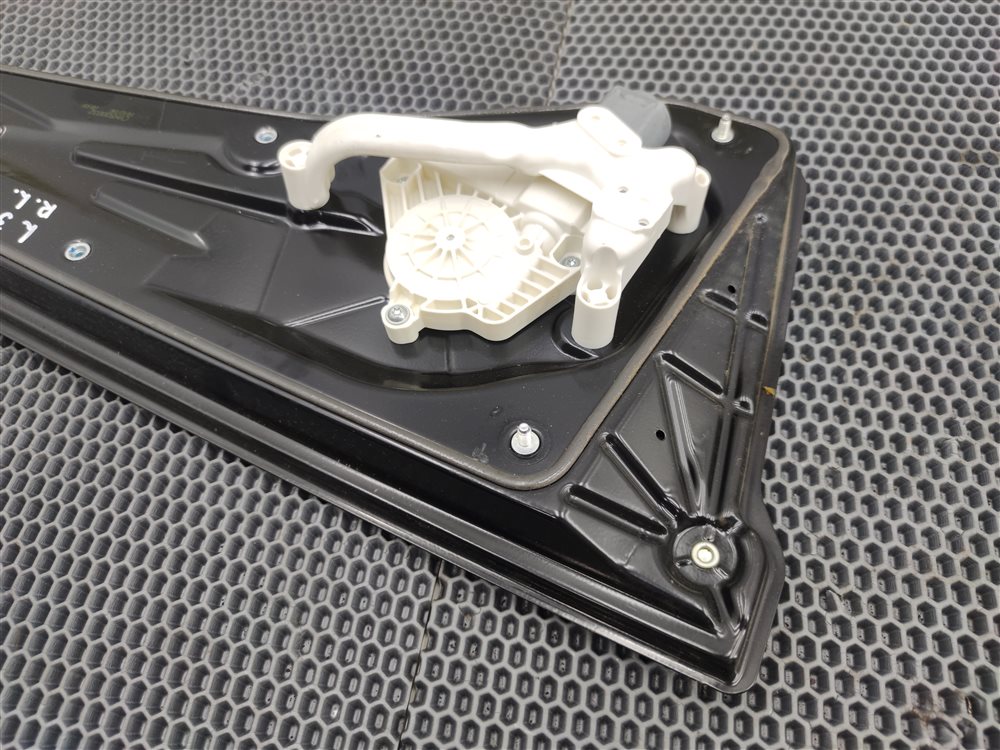 Стеклоподъемник задний левый Discovery 2006 L319 AJ41 Стеклоподъемник задний левый Discovery 2006 L319 AJ41