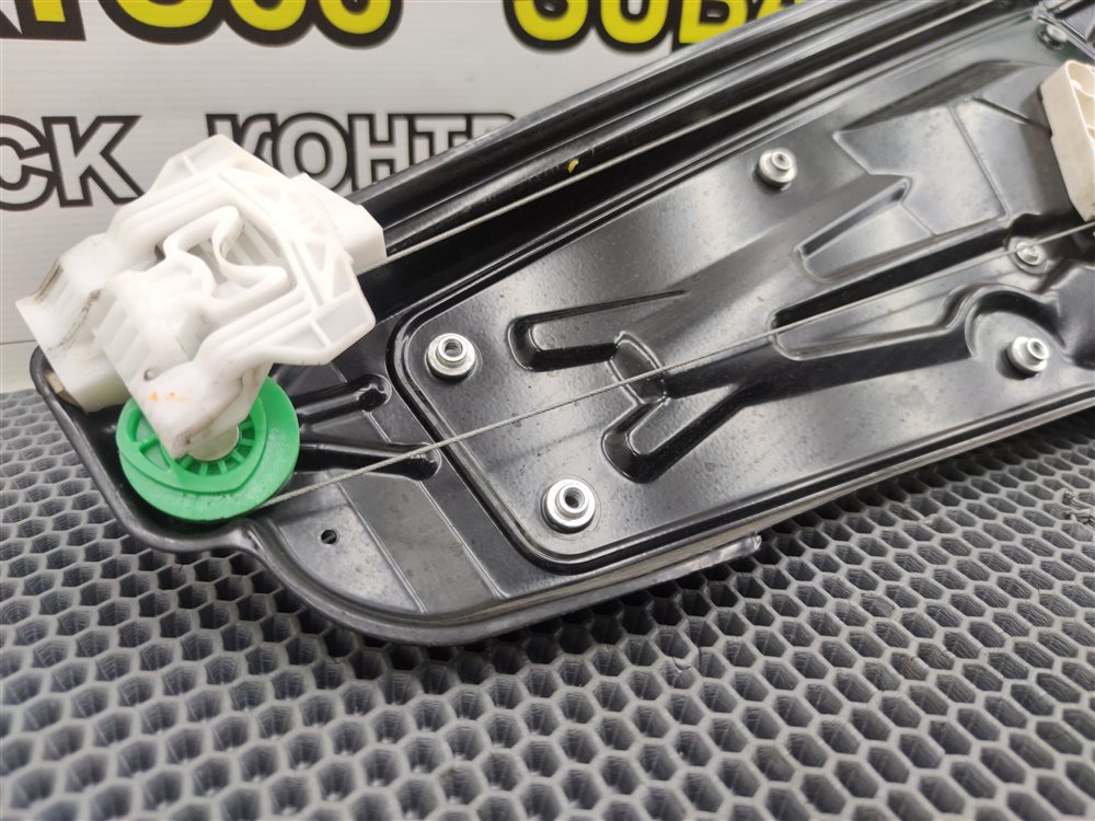 Стеклоподъемник задний левый Discovery 2006 L319 AJ41 Стеклоподъемник задний левый Discovery 2006 L319 AJ41